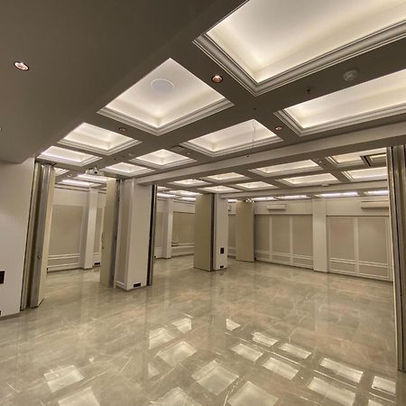 J Hotel And Banquets Mumbai Dış mekan fotoğraf