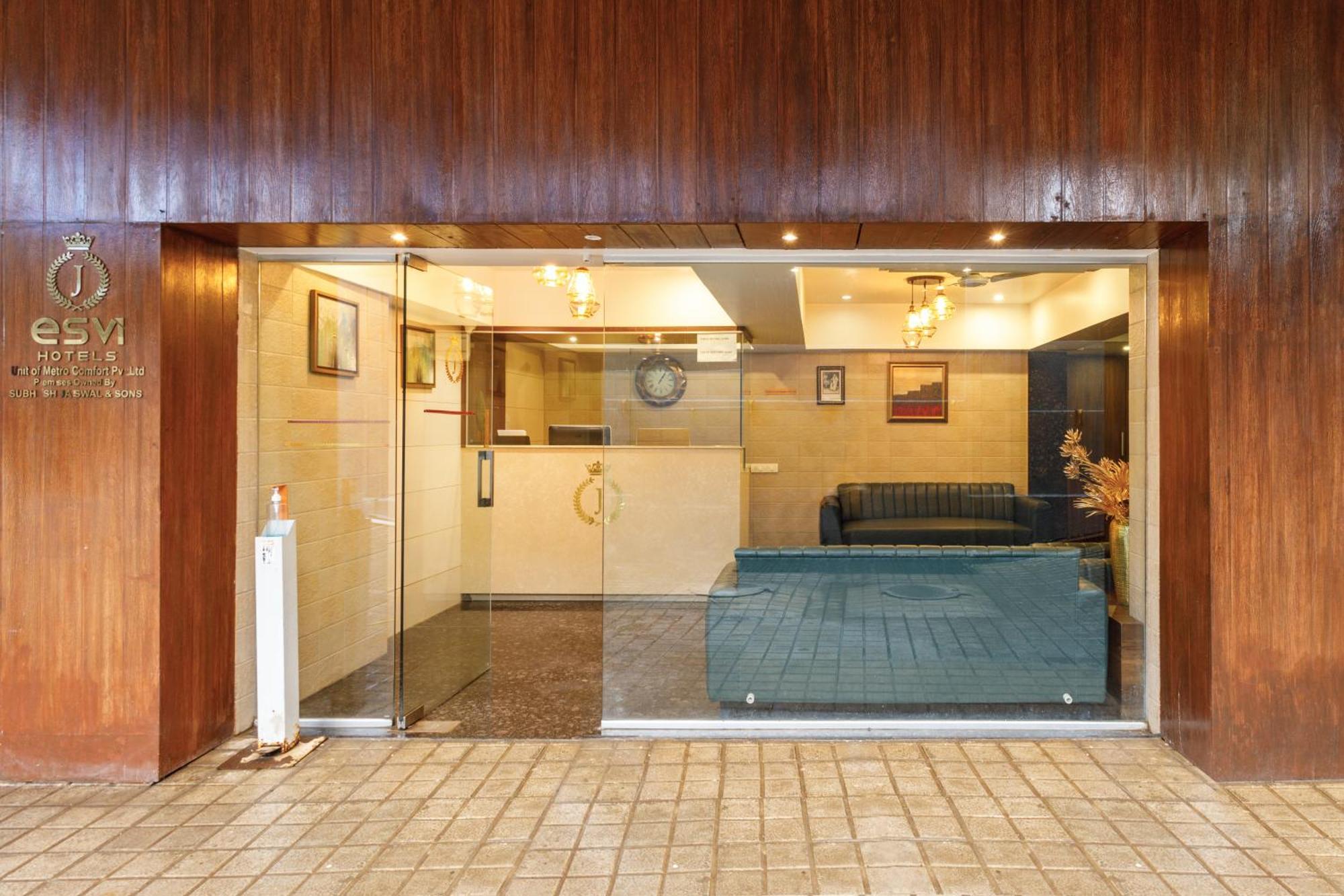 J Hotel And Banquets Mumbai Dış mekan fotoğraf