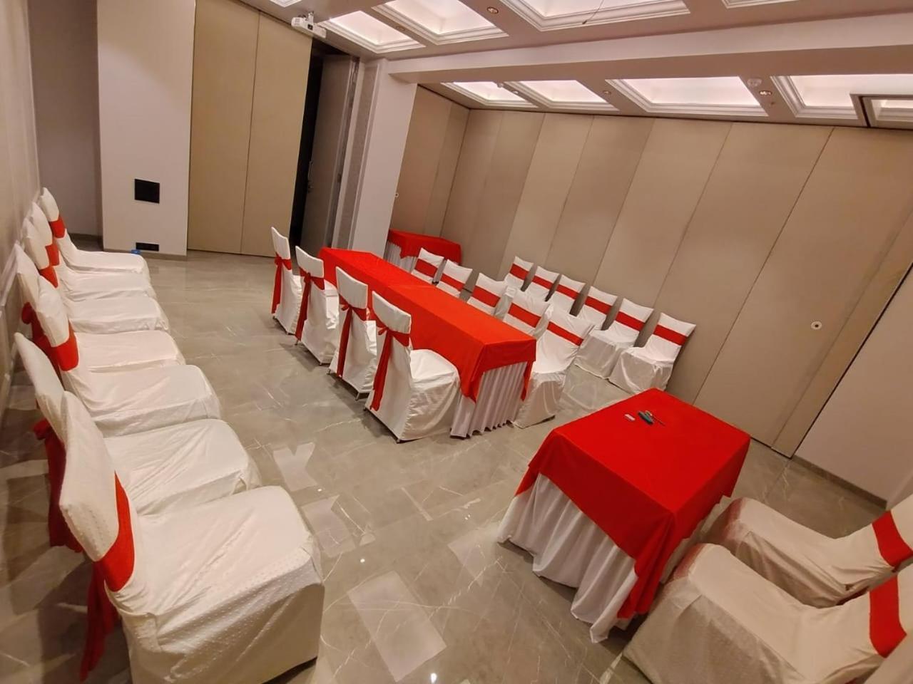 J Hotel And Banquets Mumbai Dış mekan fotoğraf